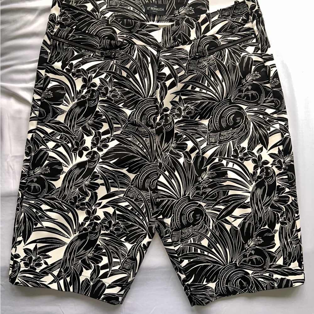 Comfort stretch mid-rise Bermuda shorts
